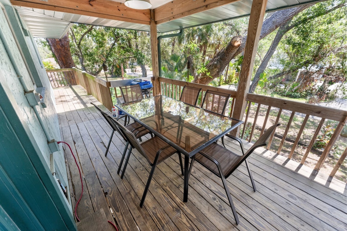 Treehouse 10 Min from Siesta Key Beach & Downtown