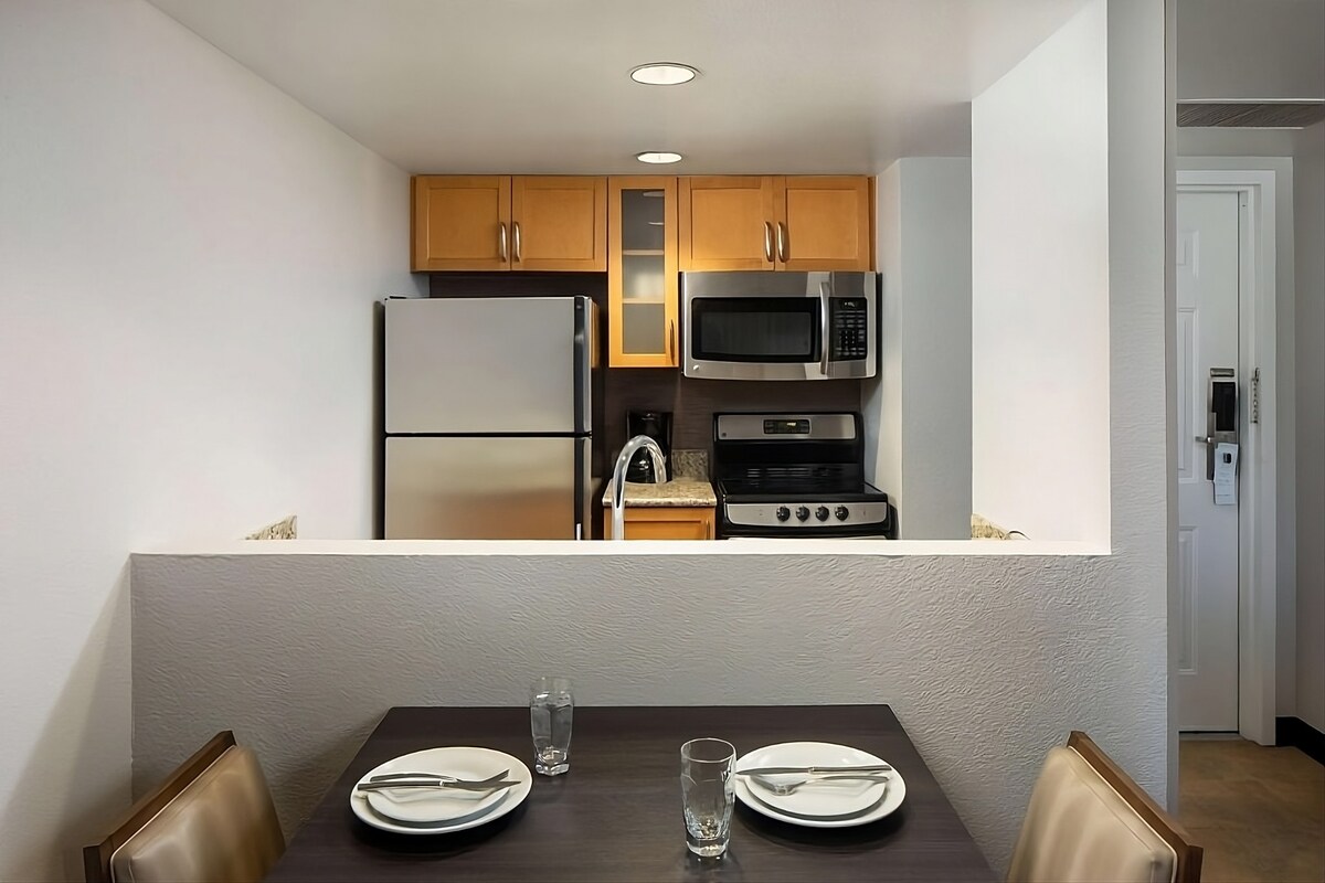 Excellent Choice! 3 Spacious Suites with Kitchens