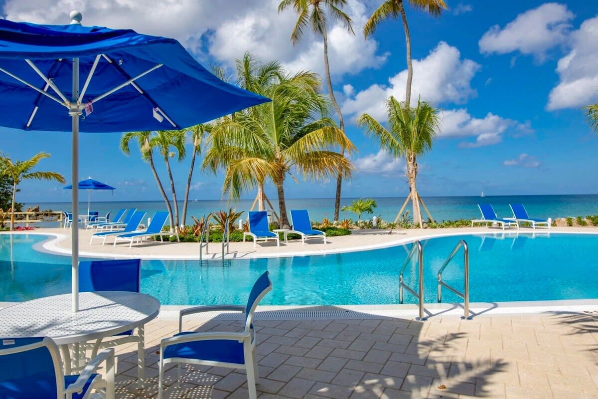 Tropical Paradise: 1BR Suite @ Limetree Resort