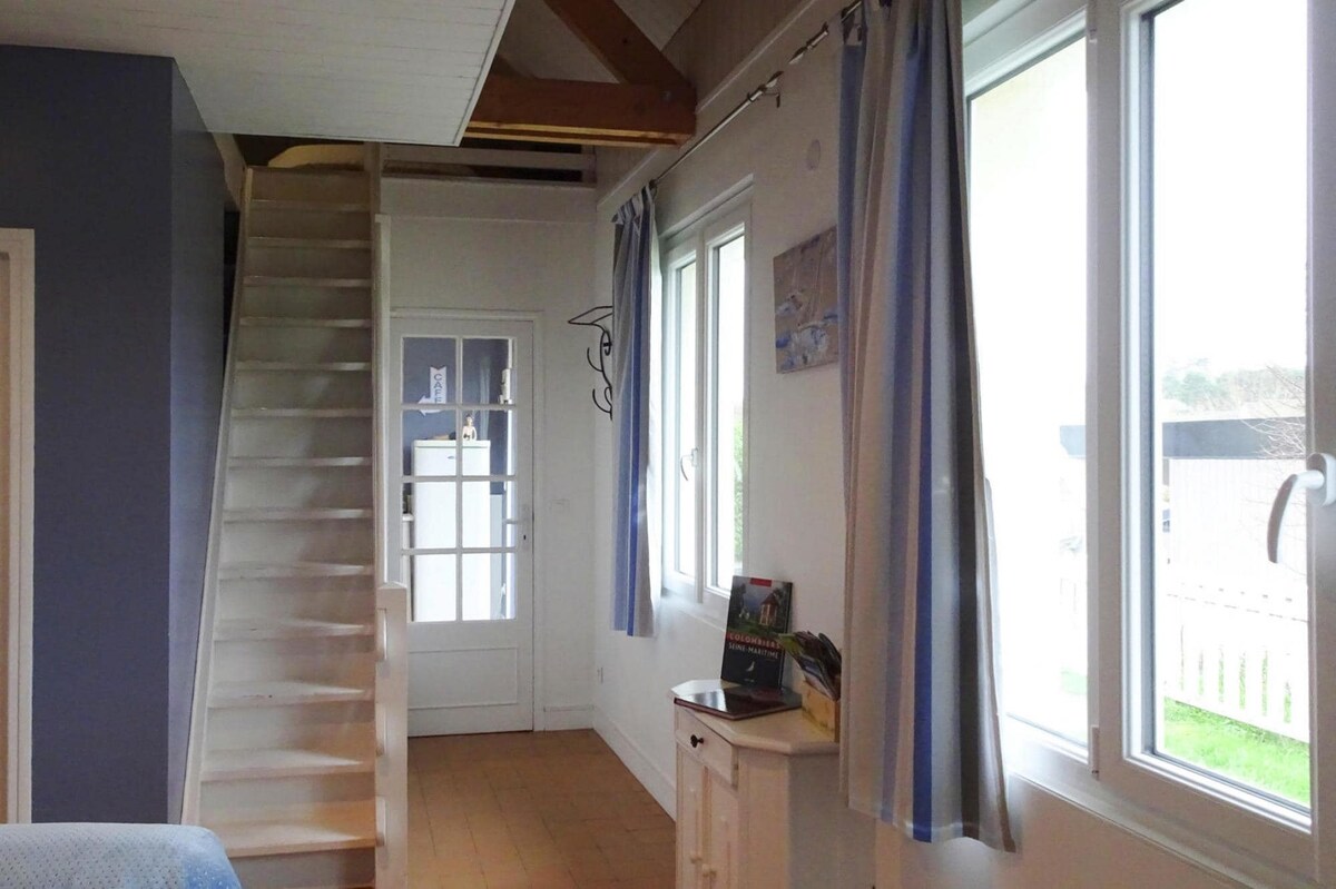Holiday home in Criel sur Mer with balcony