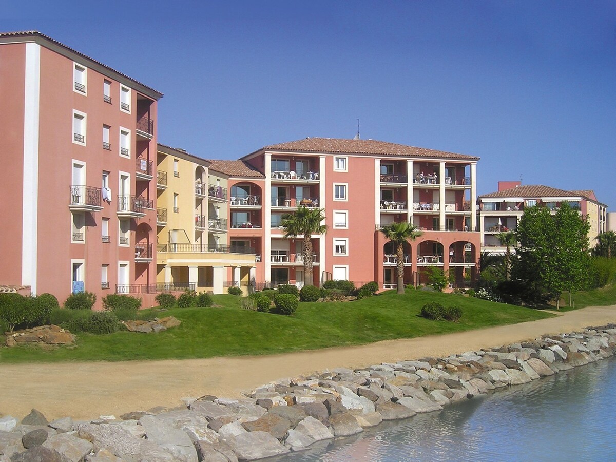 Apartment with AC at 150 m. from beach
