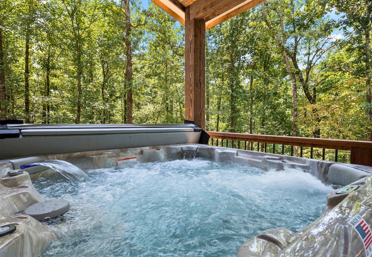 Hot Tub | Game Room | Firepit | Luxe Cabin