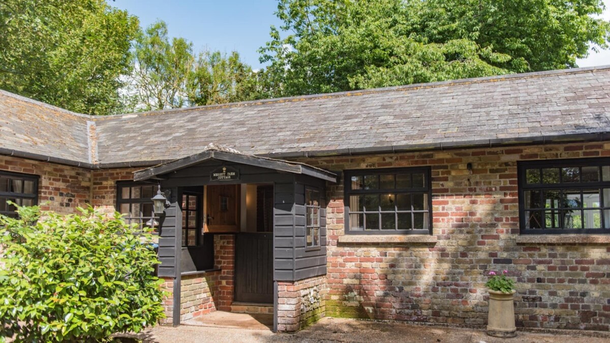 Charming cottage in Alkham valley -Meggett Cottage