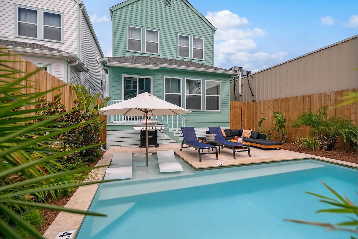 Artsy & Tropical Oasis near FQ ~ Heated Pool ~ Pkg