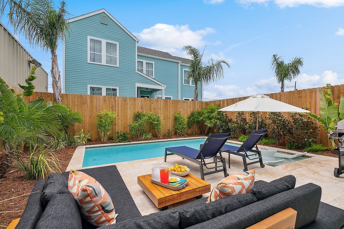 Artsy & Tropical Oasis near FQ ~ Heated Pool ~ Pkg