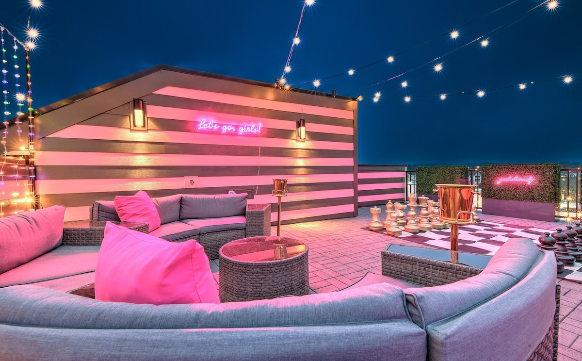 Baller Lux Home 20 Beds, Game Room & Rooftop!
