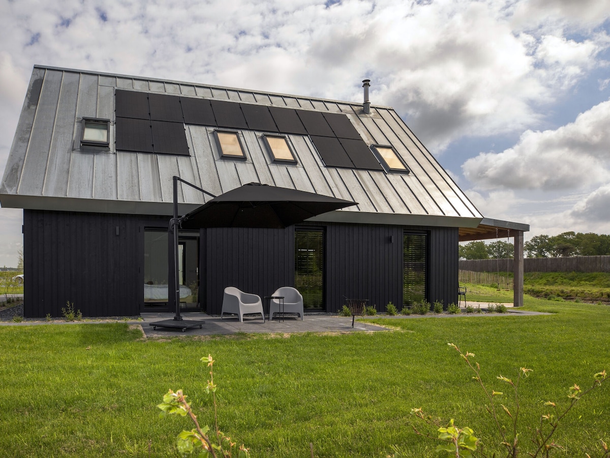 Beautiful villa on the water in Friesland