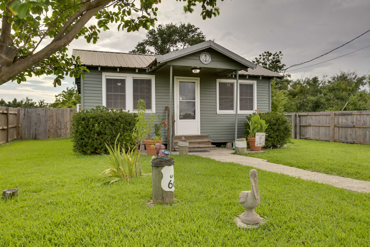 Golden Meadow Getaway: Patio, Grill, and Kayaks!