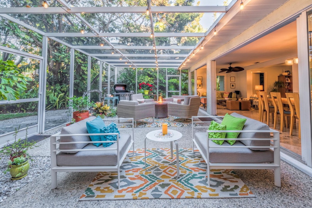 Siesta Key Designer Home: *Pool, Gardens, Luxury*