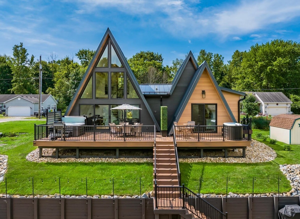 2-Bedroom Waterfront A-Frame on Buckeye Lake