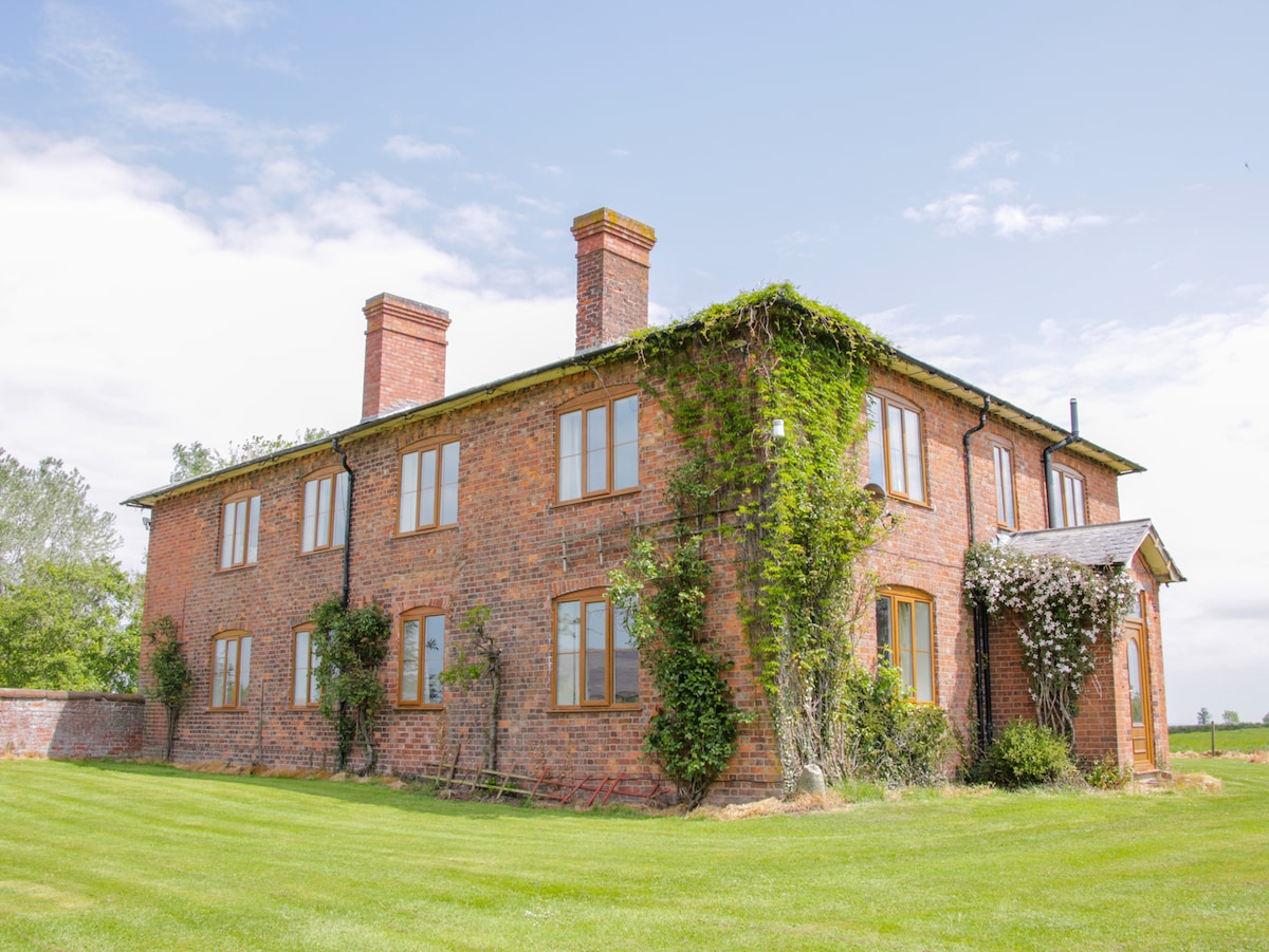 The Manor House at Kenwick Lodge