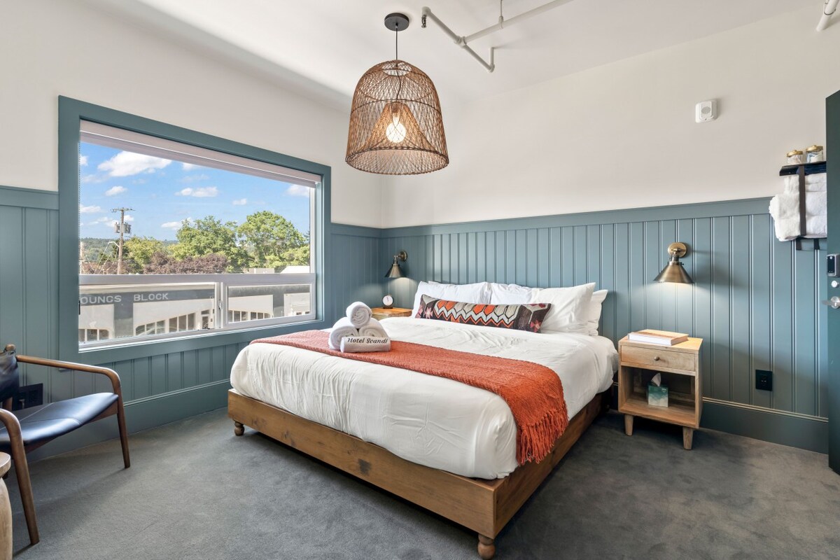 Hotel Scandi-King Bed Overlooking Downtown Poulsbo