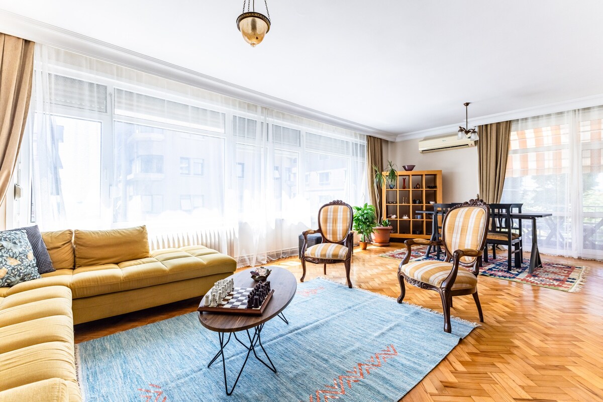 Spacious Flat w Balcony 3 min to Kadikoy Square