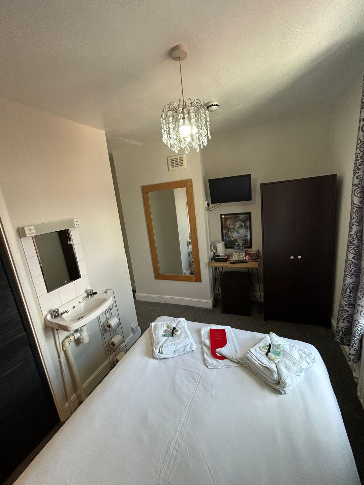 Small Double Room Ensuite