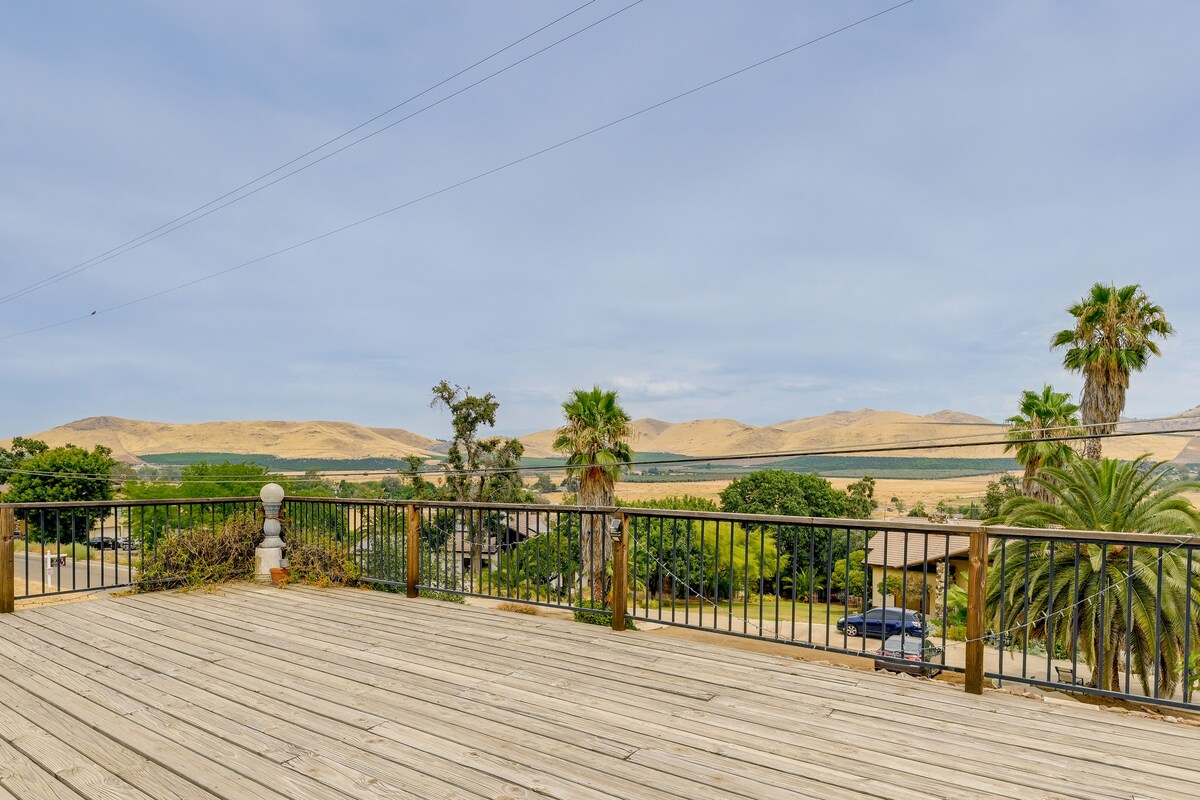 Porterville Getaway w/ Deck + Valley Views!