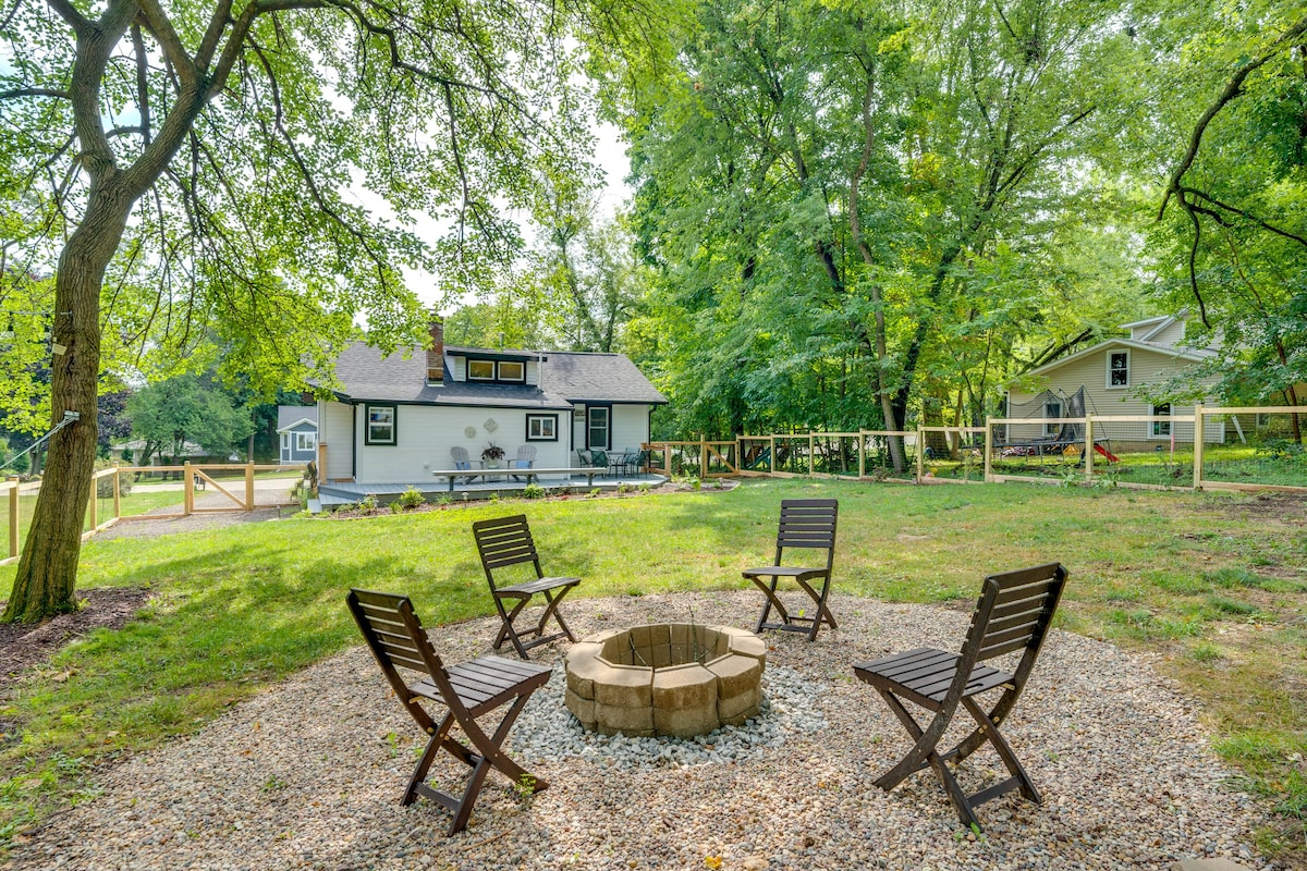 Welcoming Williams Bay Cottage w/ Deck & Fire Pit!