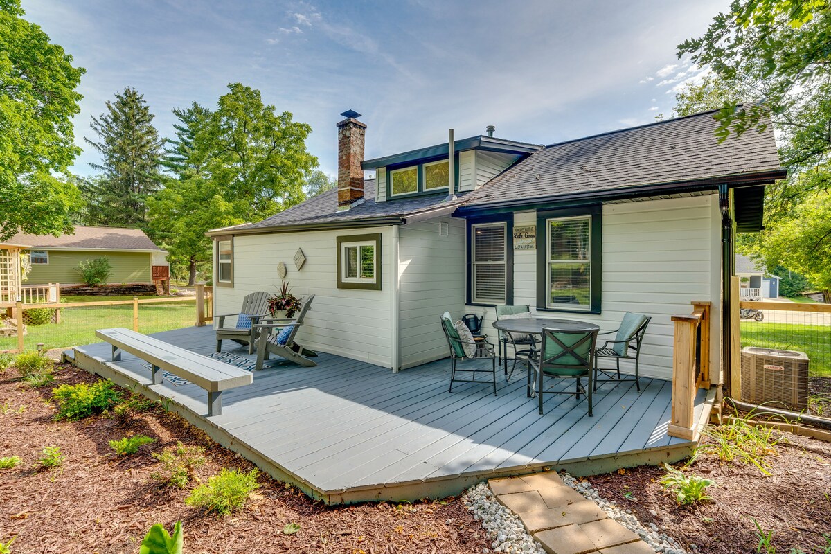 Welcoming Williams Bay Cottage w/ Deck & Fire Pit!