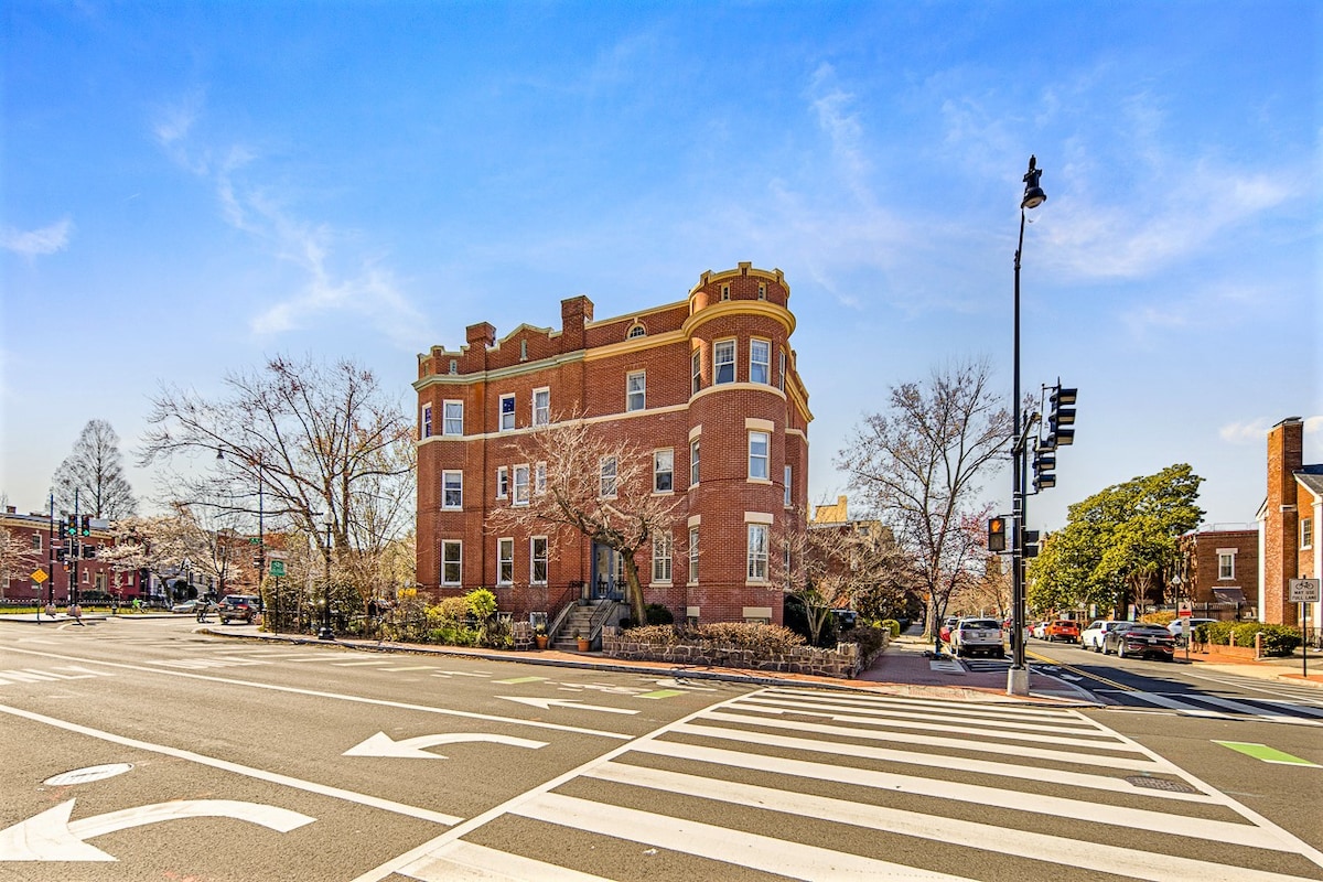 Gay Friendly Grand Corner Home 3 blocks to Cap