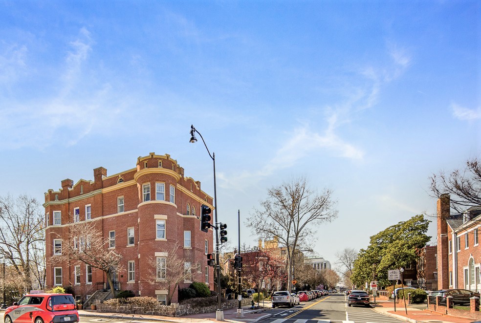 Gay Friendly Grand Corner Home 3 blocks to Cap