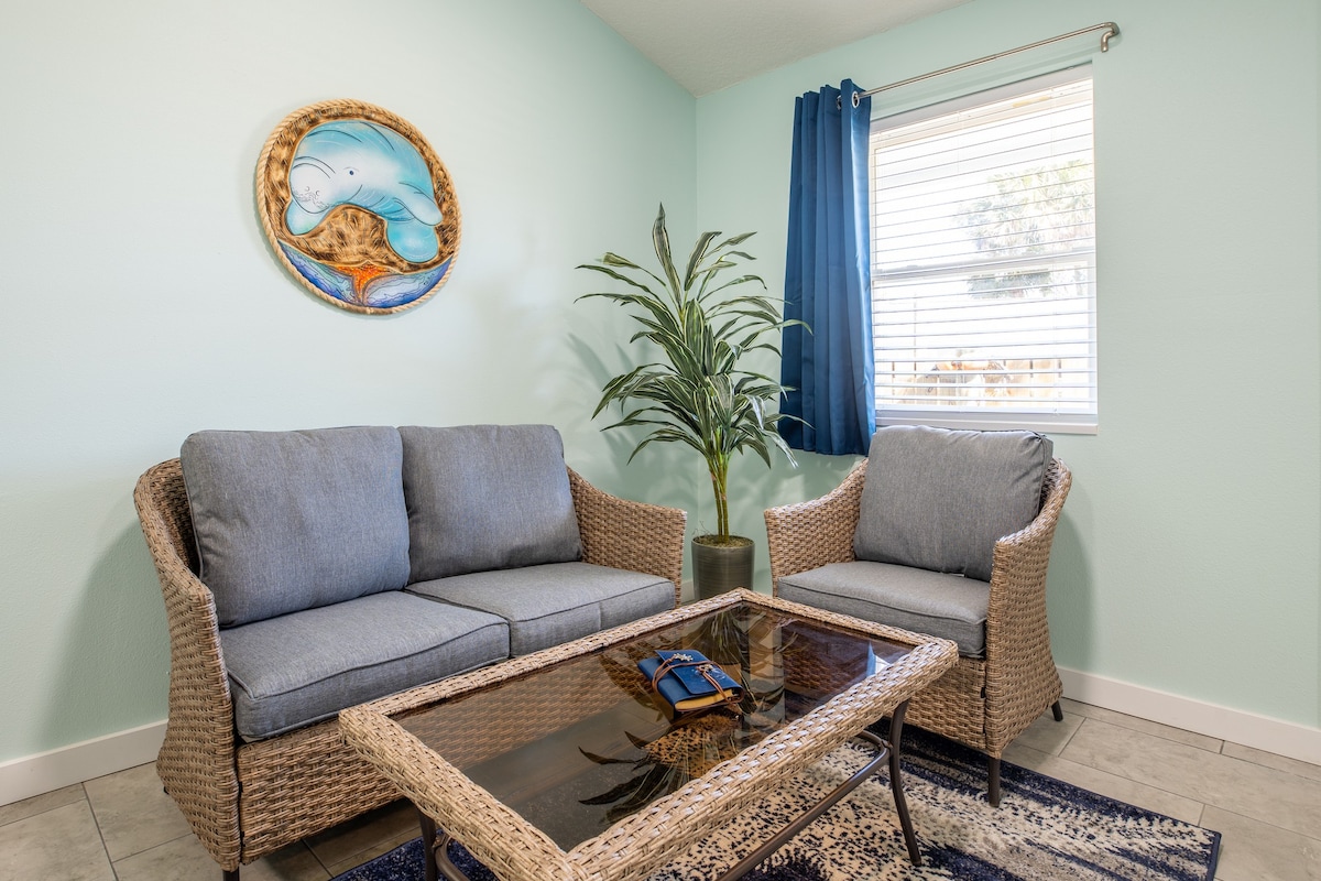 King Bedroom with shared tropical courtyard pool i