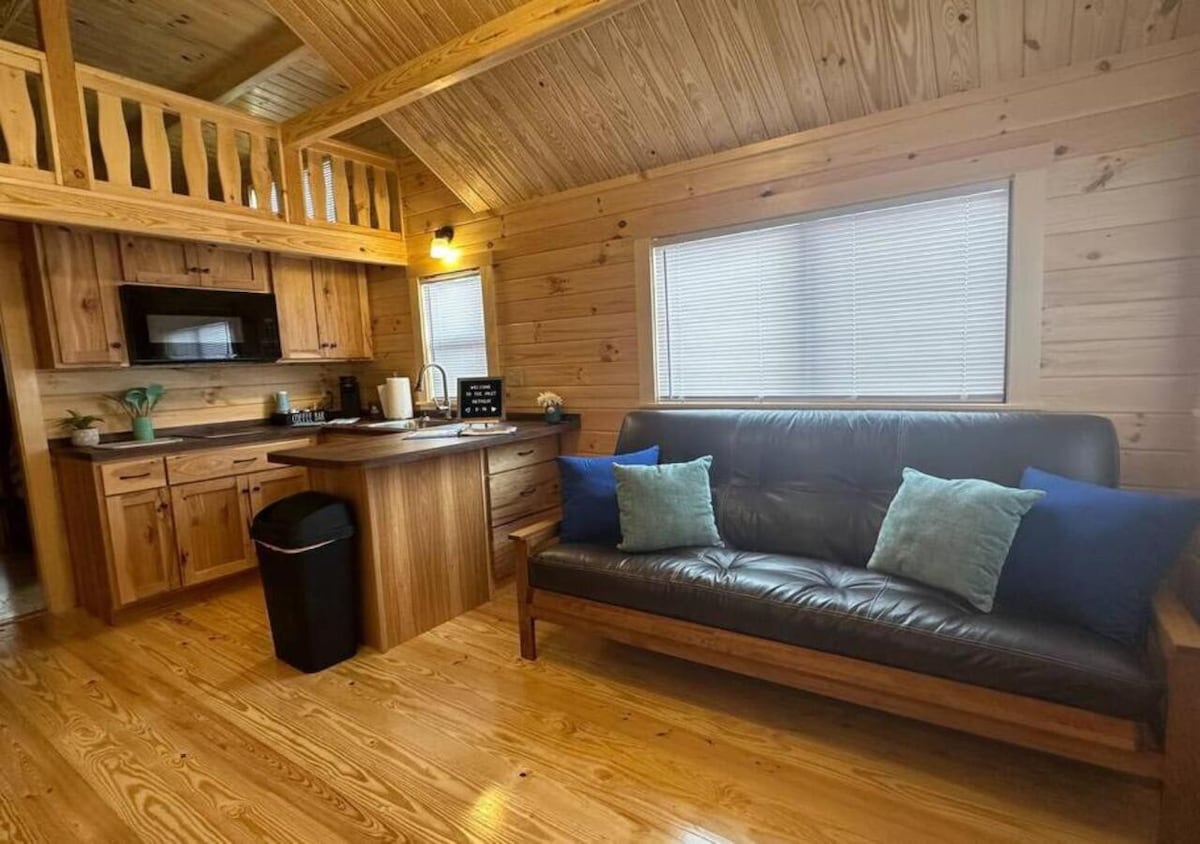 Get-away Cabin in Surf City w/ Loft and Parking