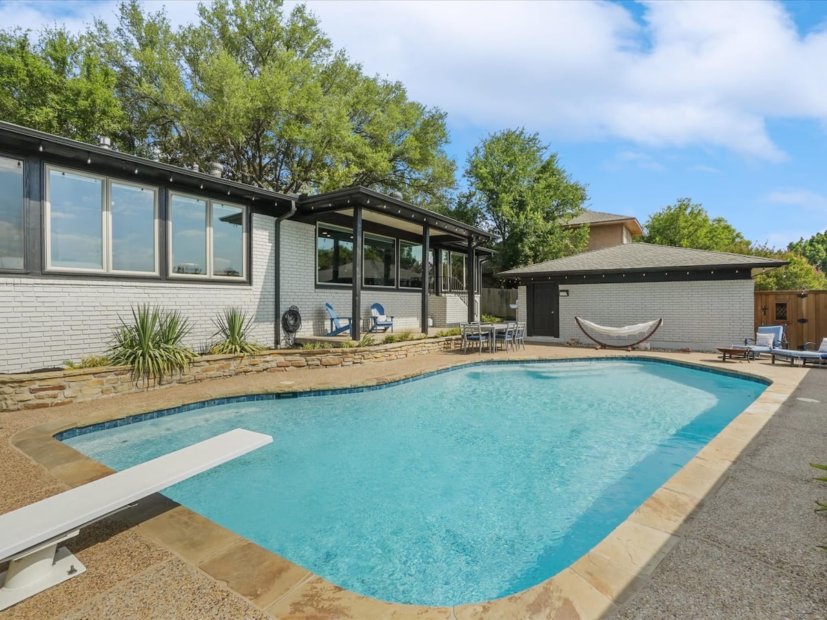 The Alamo Abode - Lake View, Pool, Newly Renovated