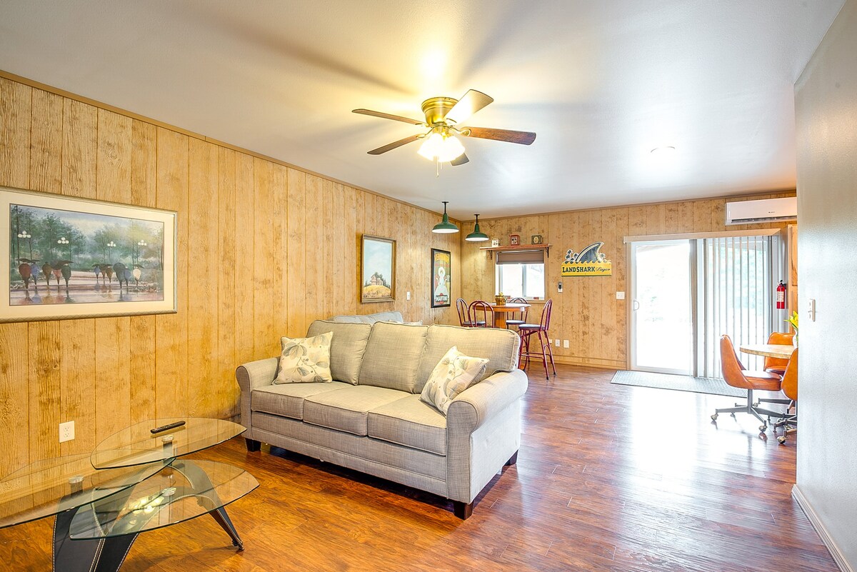 Murphysboro Retreat w/ Deck Near Kinkaid Lake!