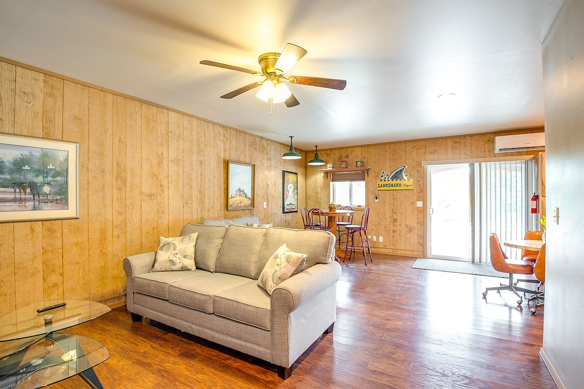 Murphysboro Retreat w/ Deck Near Kinkaid Lake!