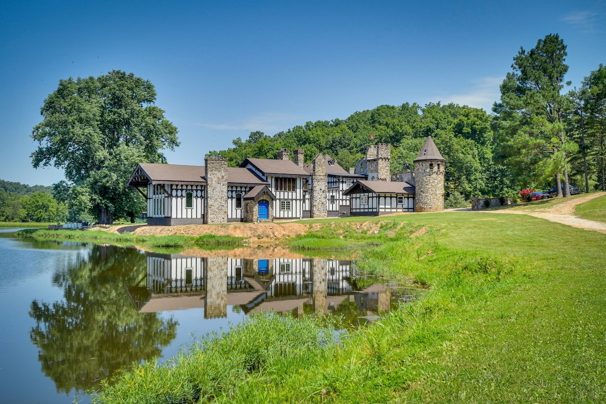 Missouri Castle w/ Private Lake, Pool & 100 Acres!