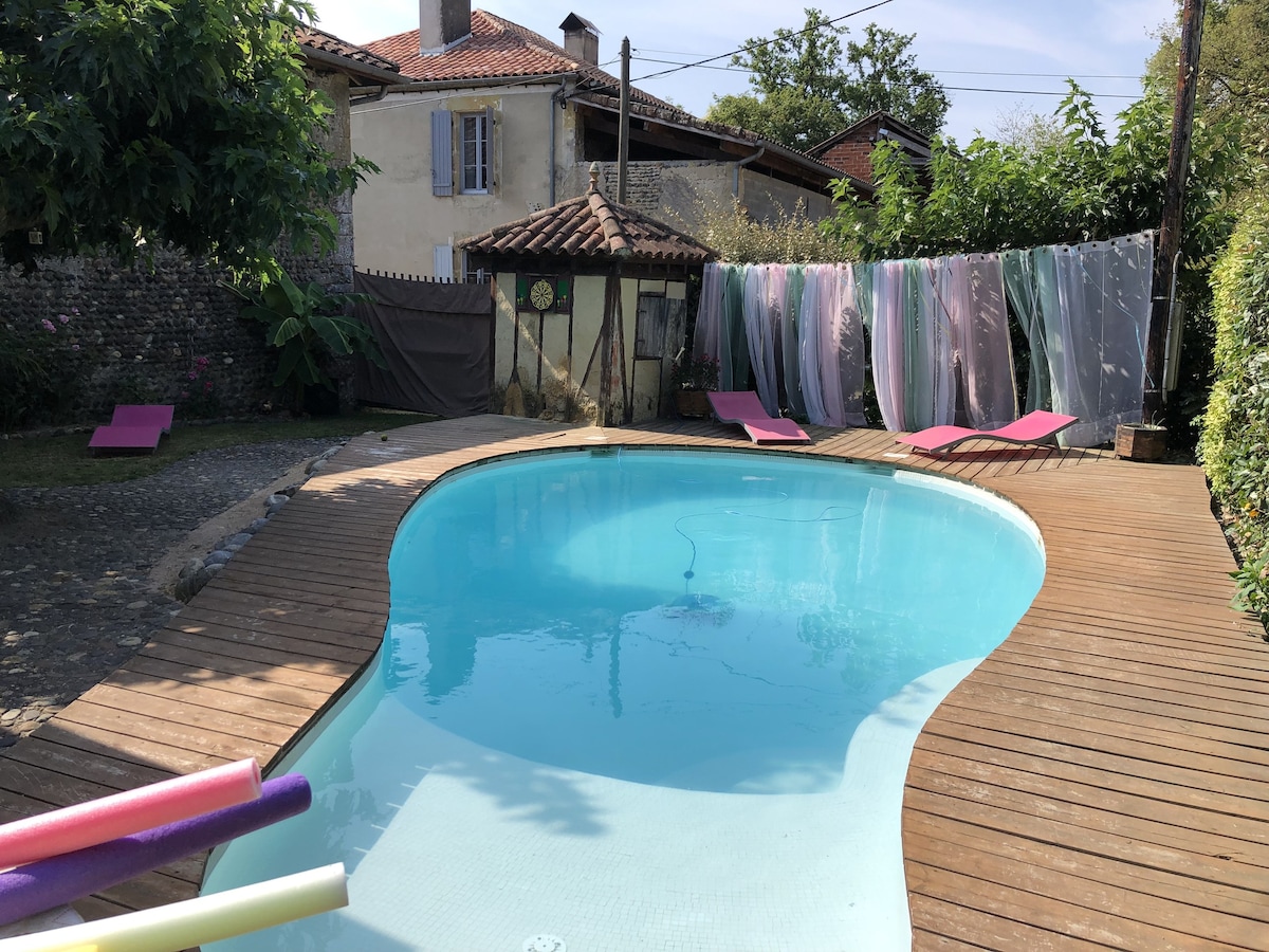 House for 4 ppl. with shared pool at Gée-Rivière