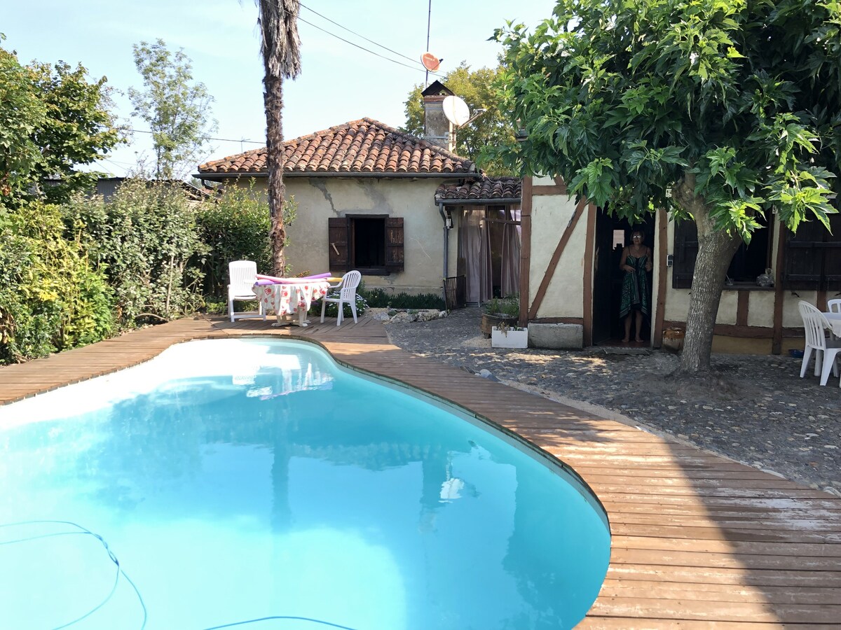 House for 4 ppl. with shared pool at Gée-Rivière
