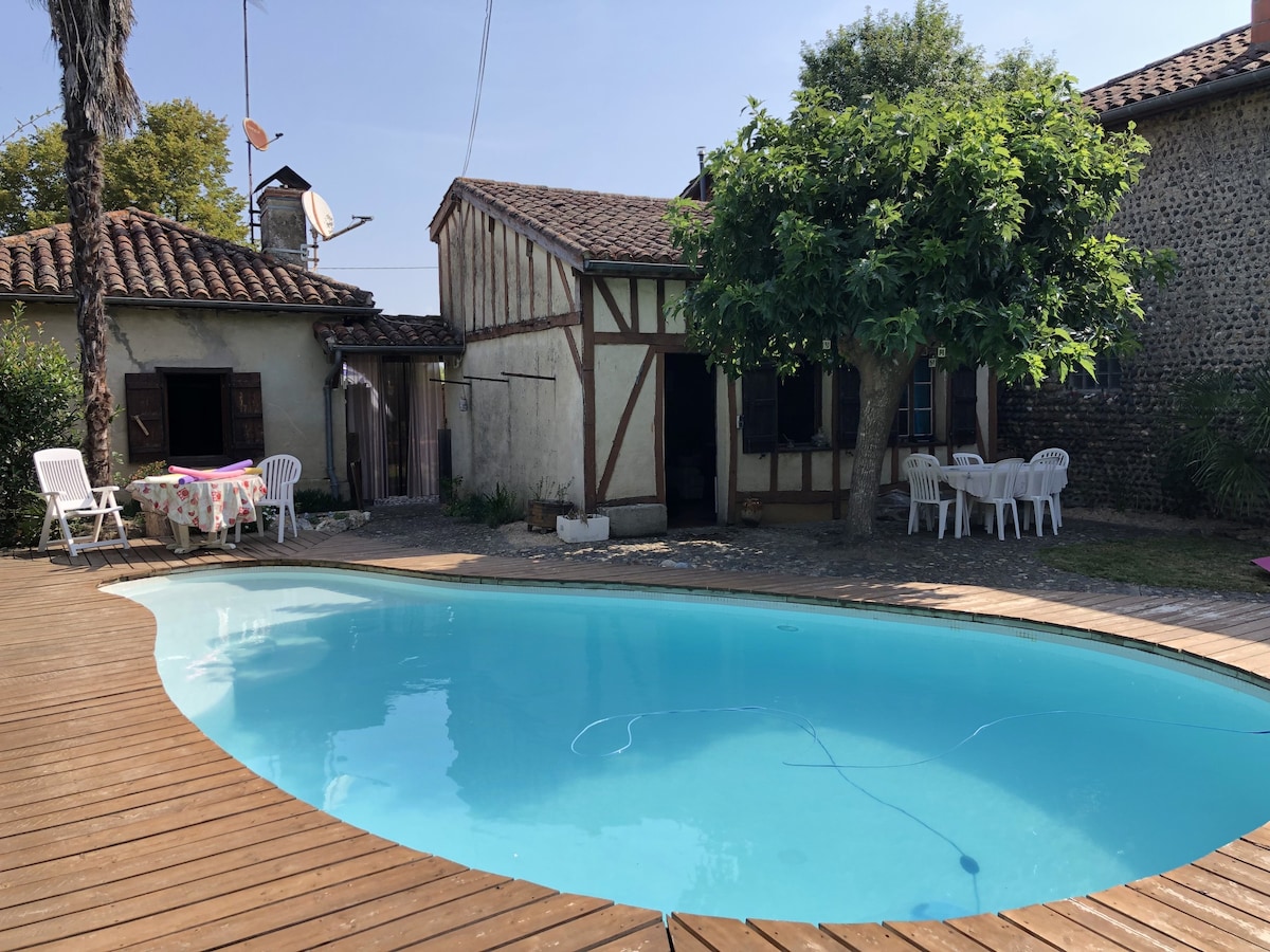 House for 4 ppl. with shared pool at Gée-Rivière