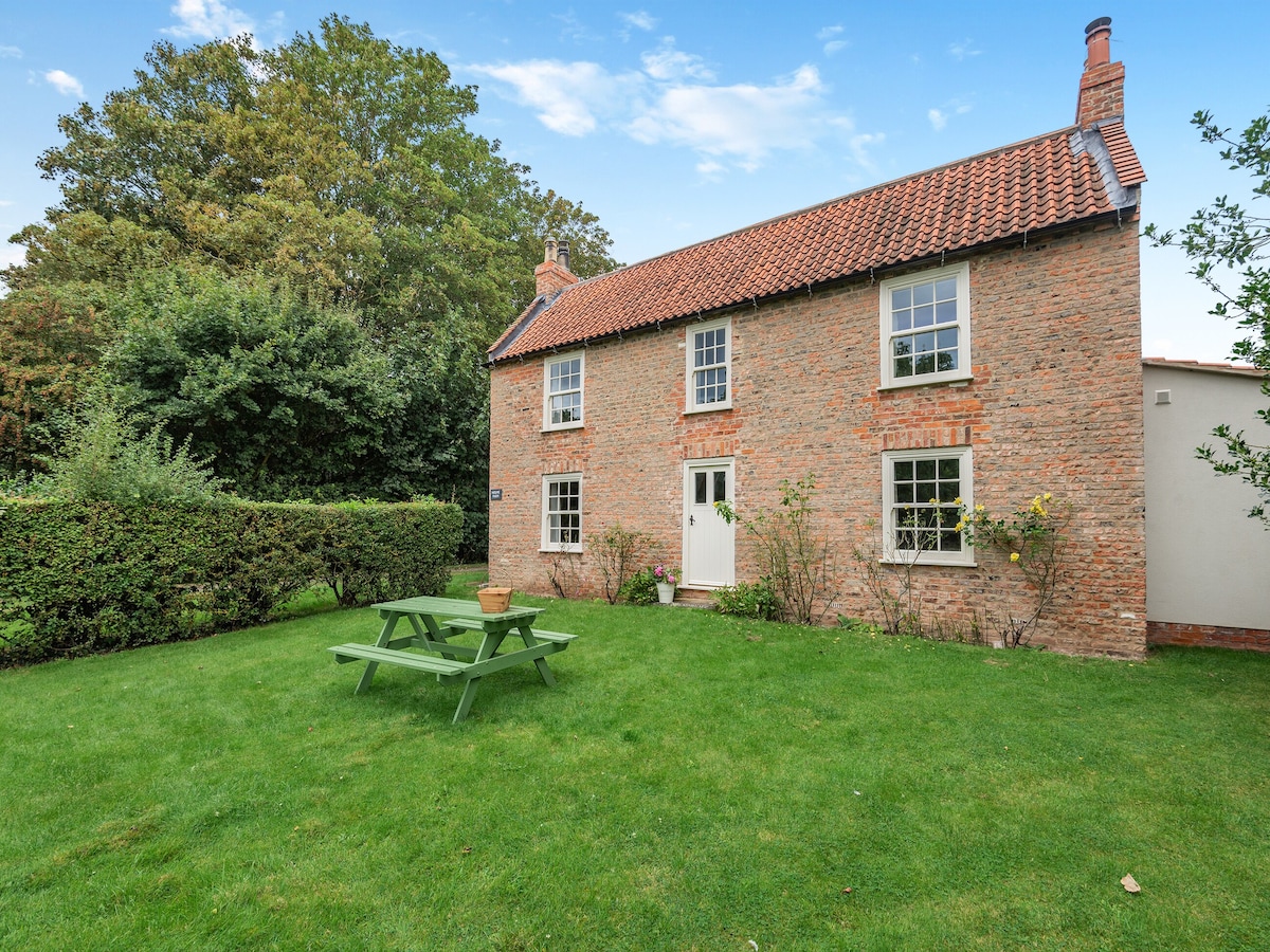 Peaceful Farmhouse - UK44787