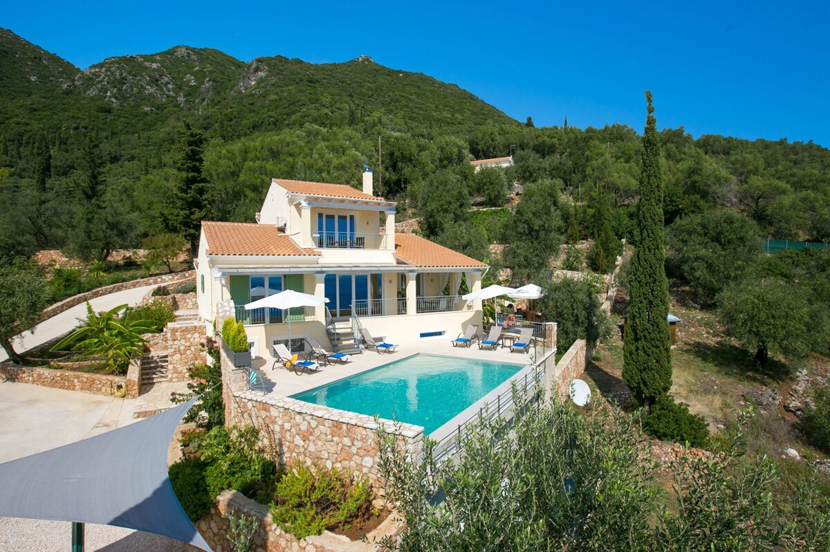 Villa Alonaki by Villa Plus