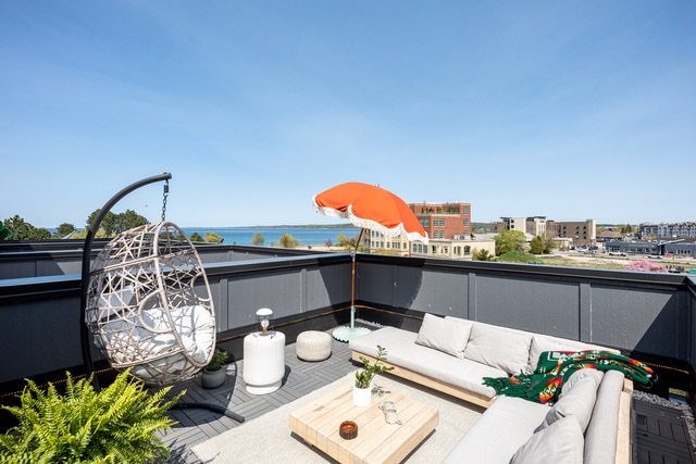 Loft on Gillis | AC | Downtown | Beach | Rooftop