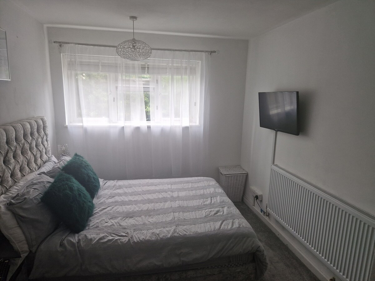 Immaculate 1-Bed Apartment in Woodford Green