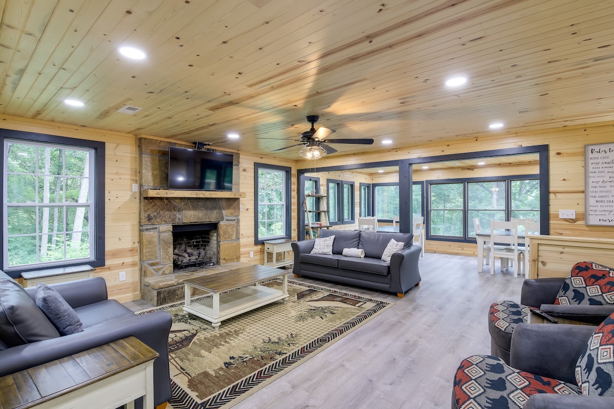 Spacious Sevierville Cabin w/ Hot Tub & Game Room!