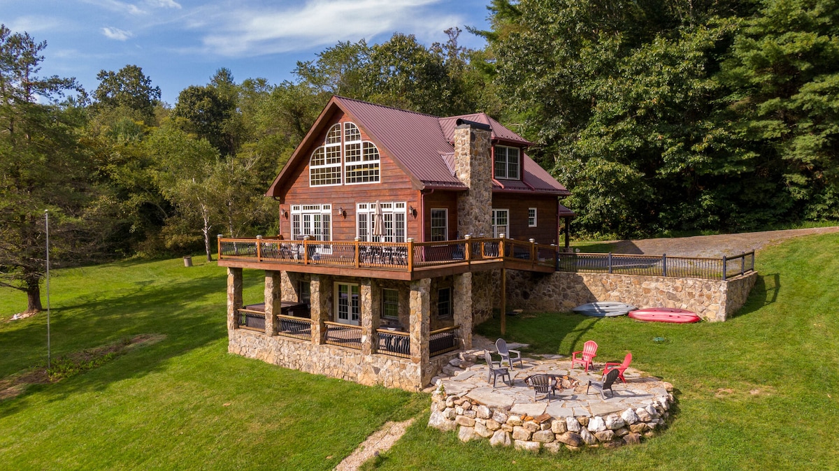 Lazy River Lodge - Riverfront home with hot tub!