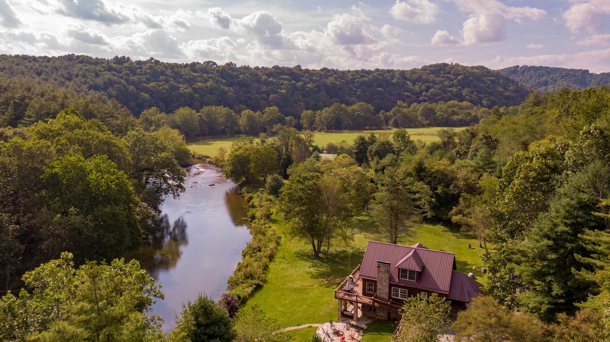 Lazy River Lodge - Riverfront home with hot tub!