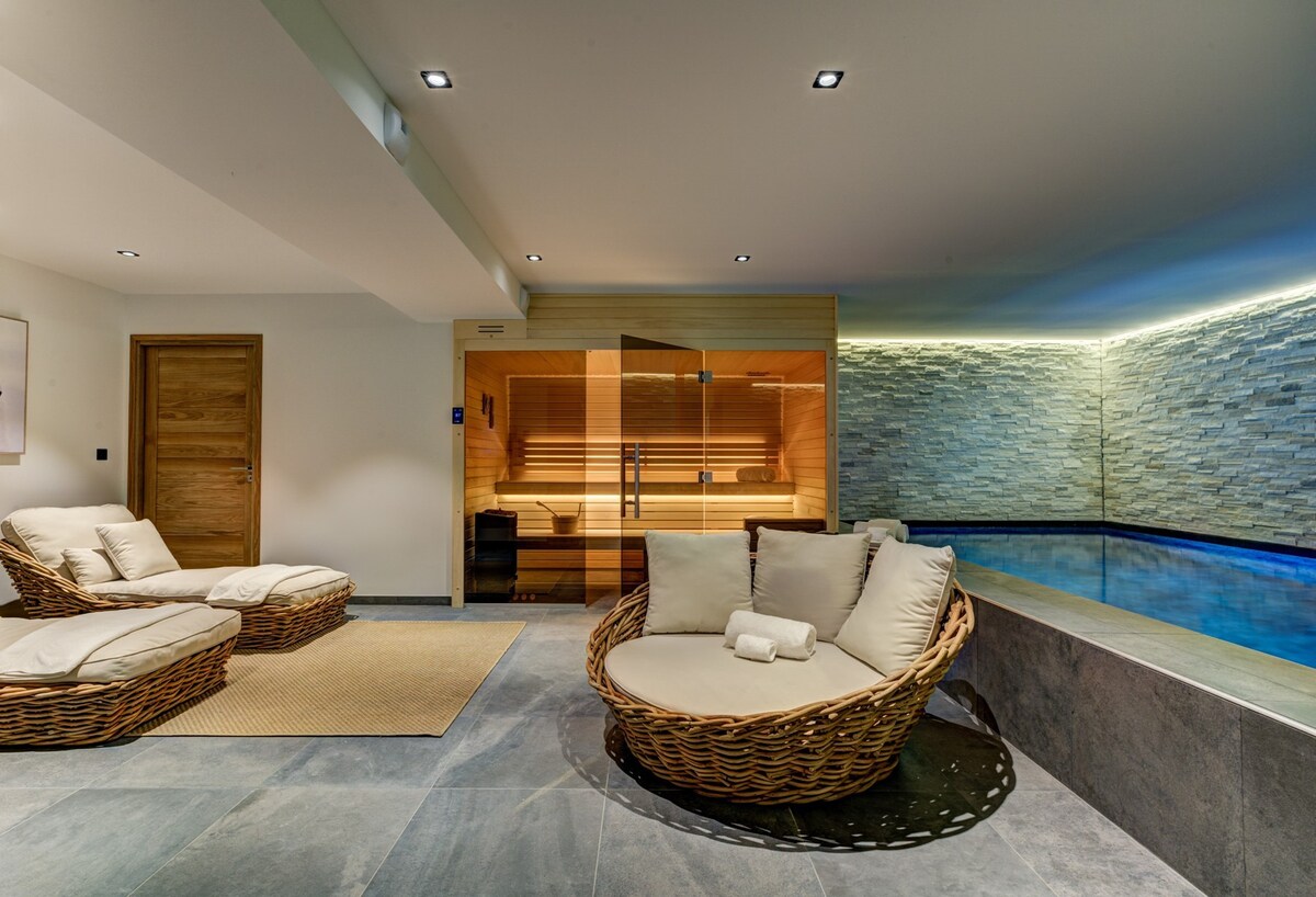 Luxury Chalet with Cinema Room, Hot tub & Spa