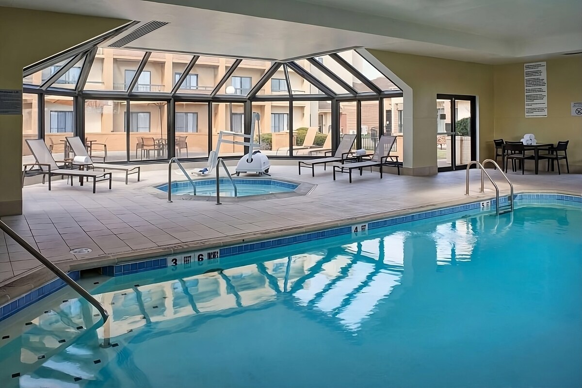 Enjoy a Modern Stay in the Heart of Carmel w/ Pool