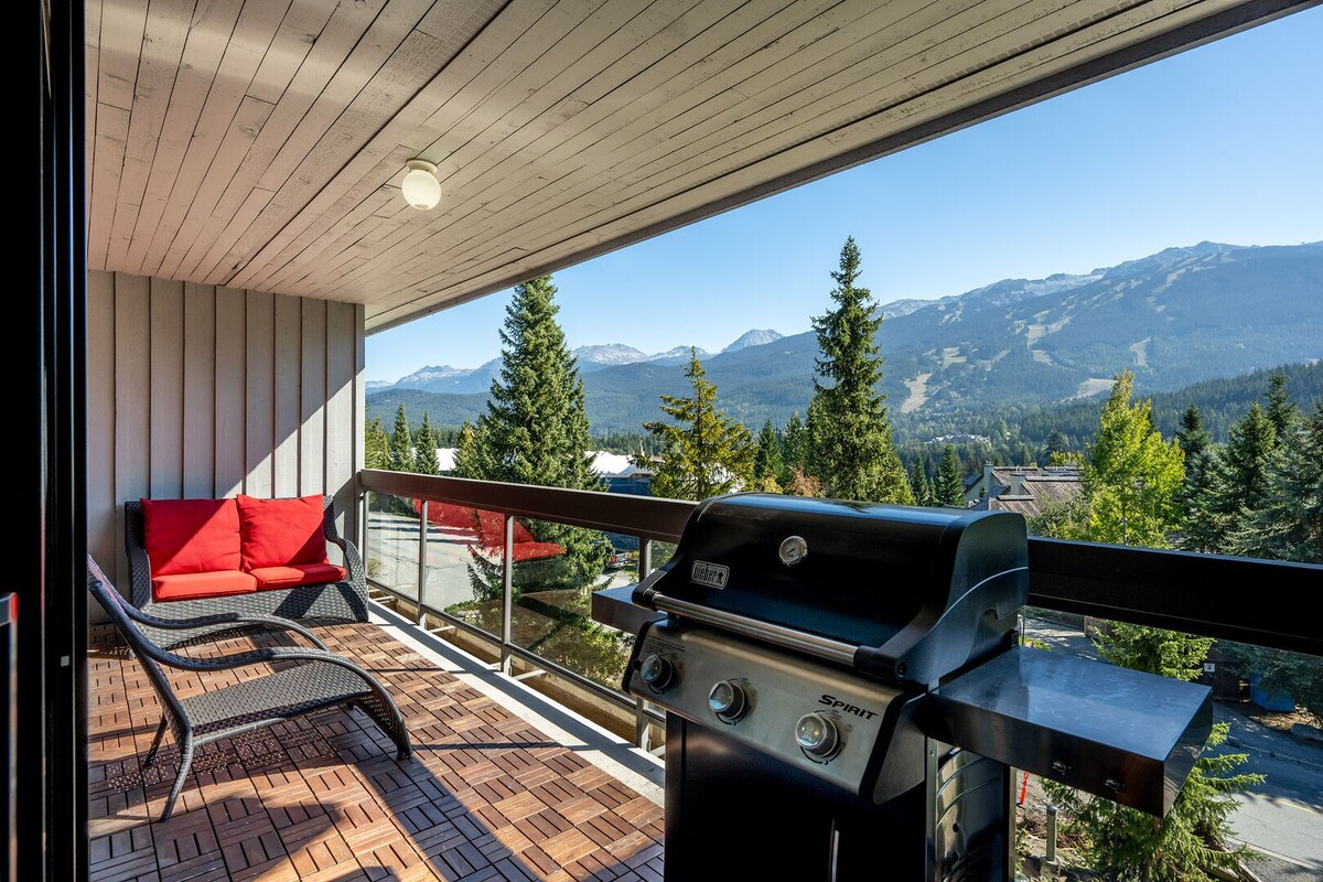 Elegant 4Bed + Loft with Mountain Views!