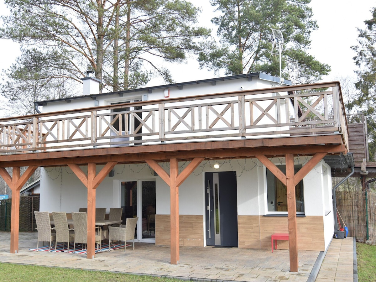 Semi-detached house on lake, Stare Czaple