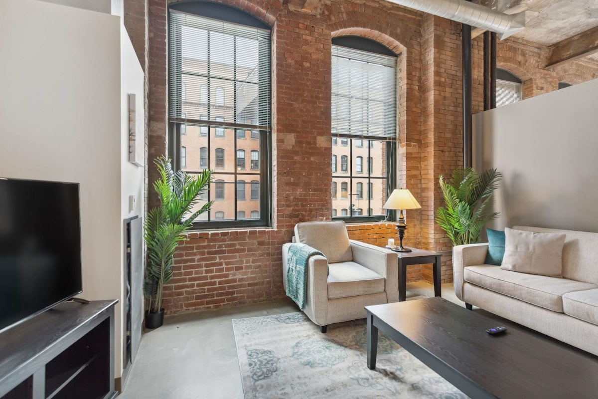 2BR 2BA Historic Loft Retreat With Pool