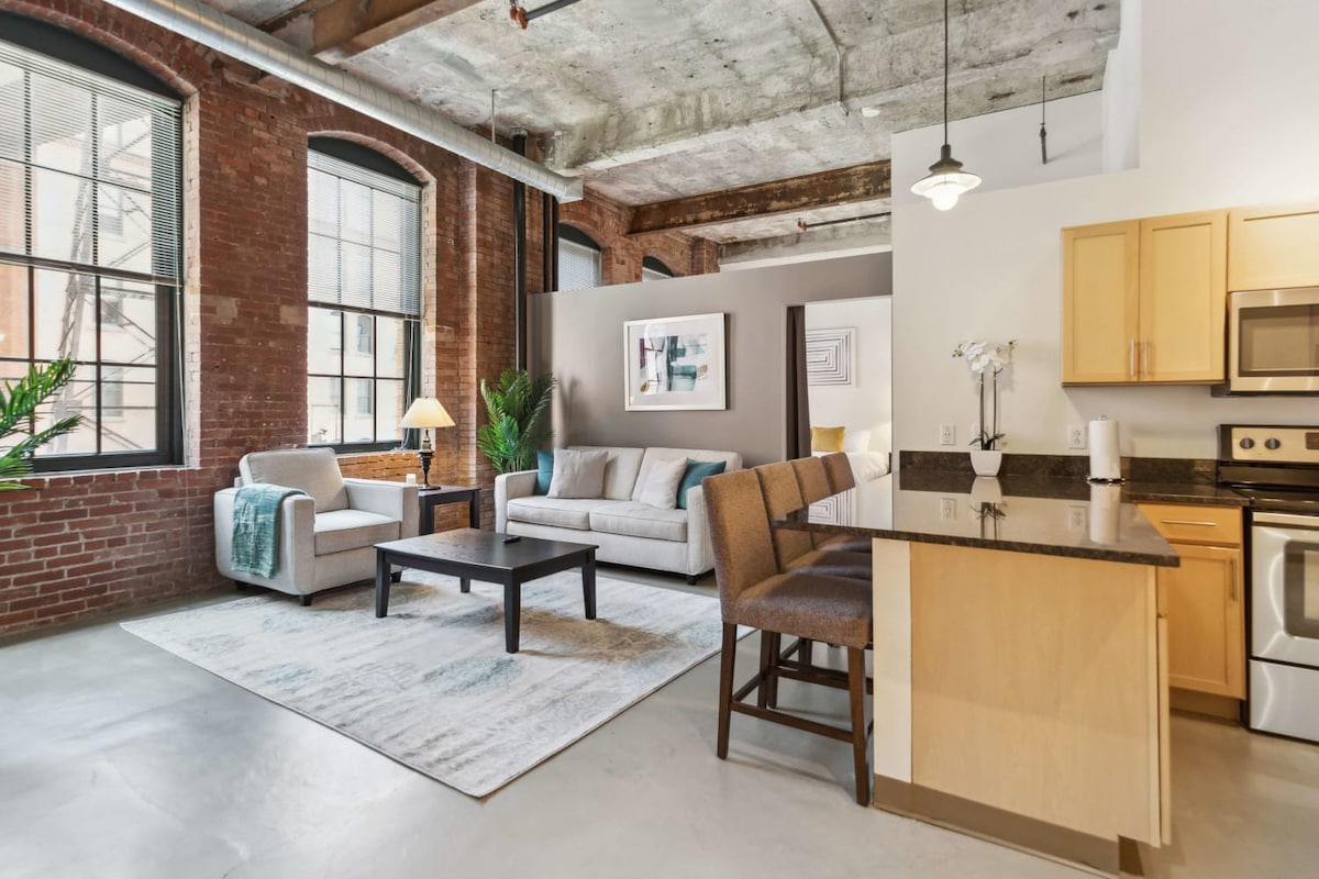 2BR 2BA Historic Loft Retreat With Pool