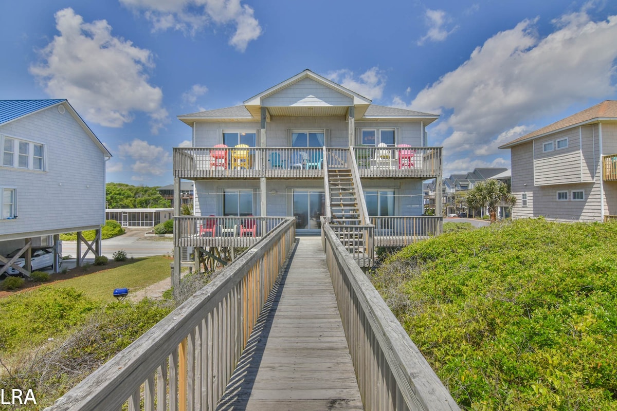 Fins To The Right - Oceanfront - Pet Friendly!