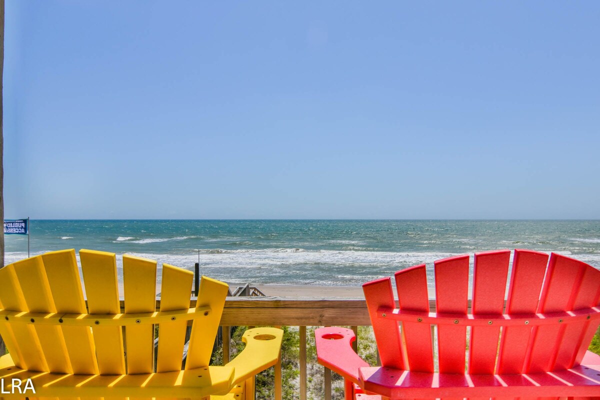 Fins To The Right - Oceanfront - Pet Friendly!