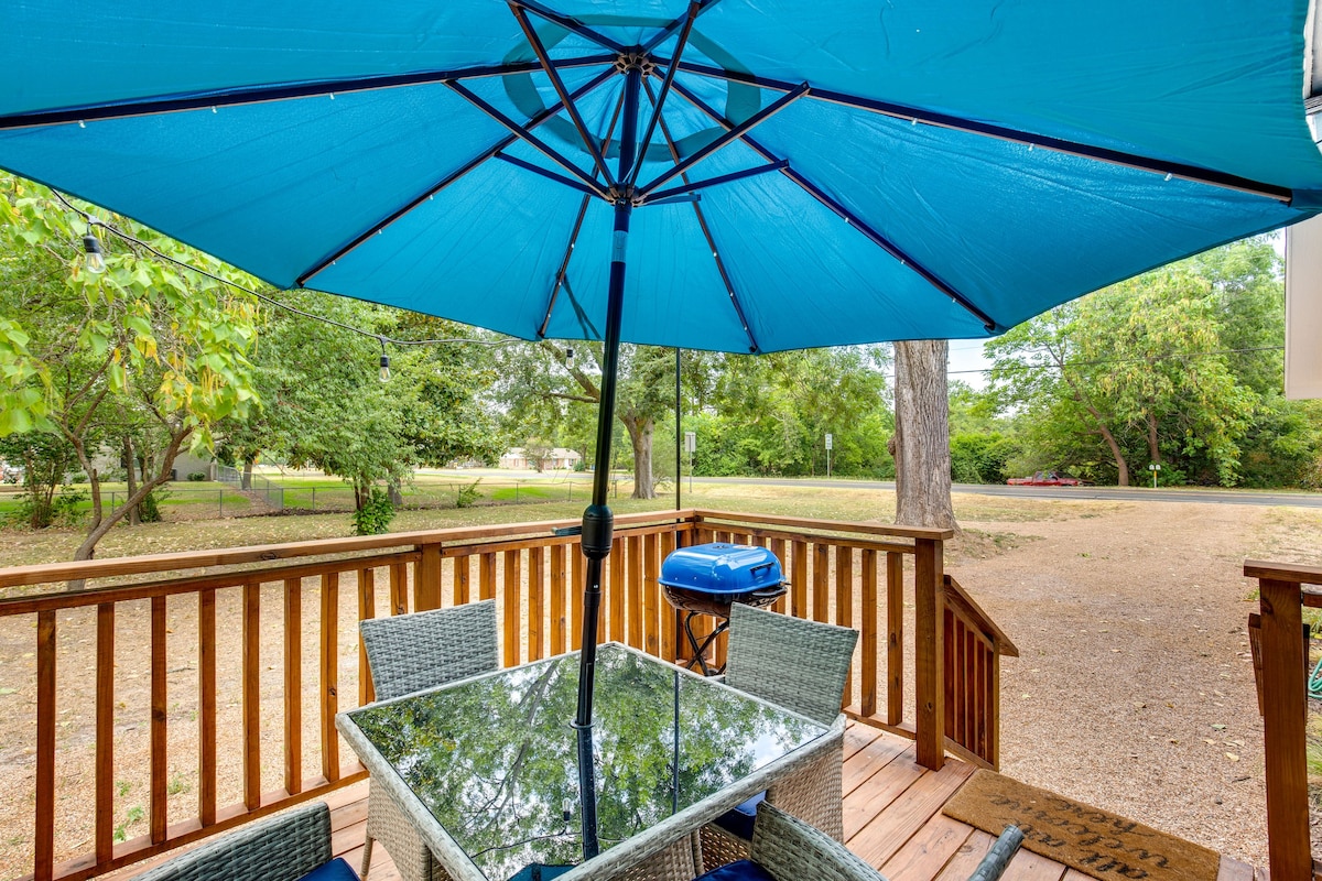Lindale Vacation Rental w/ Deck & Grill!