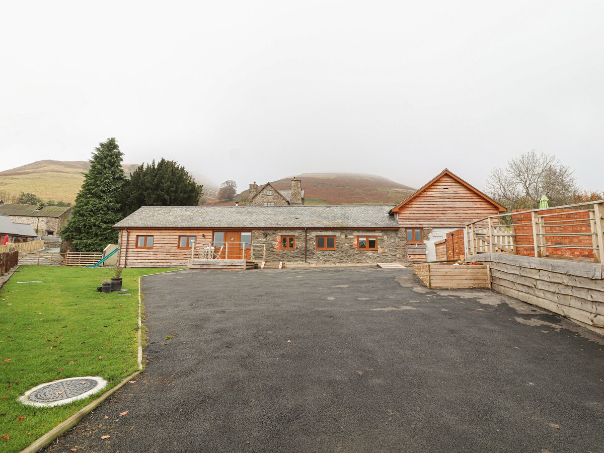 Rhianwen, Plas Moelfre Hall Barns