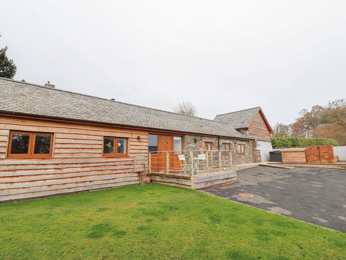 Rhianwen, Plas Moelfre Hall Barns